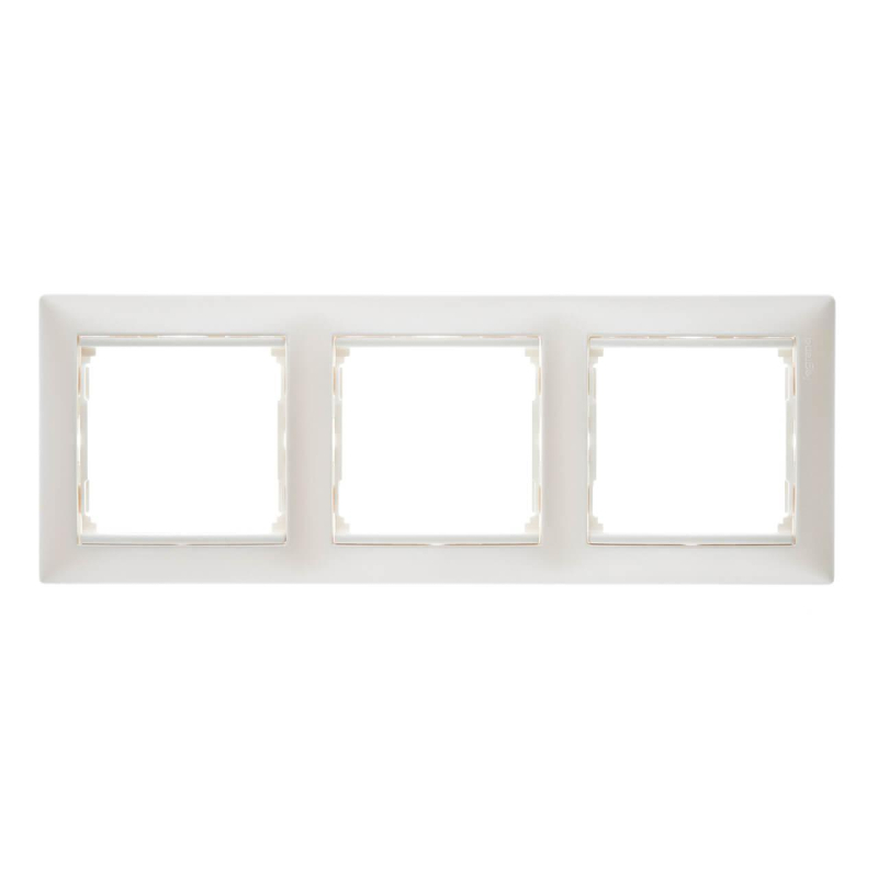 Рамка 3-постовая Legrand Valena жемчужная 770473