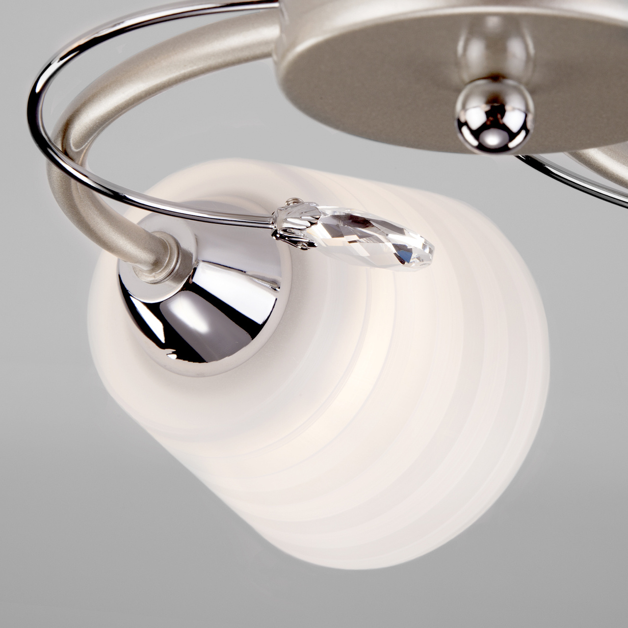 Потолочная люстра Eurosvet Sabrina 30147/5 перламутровое золото