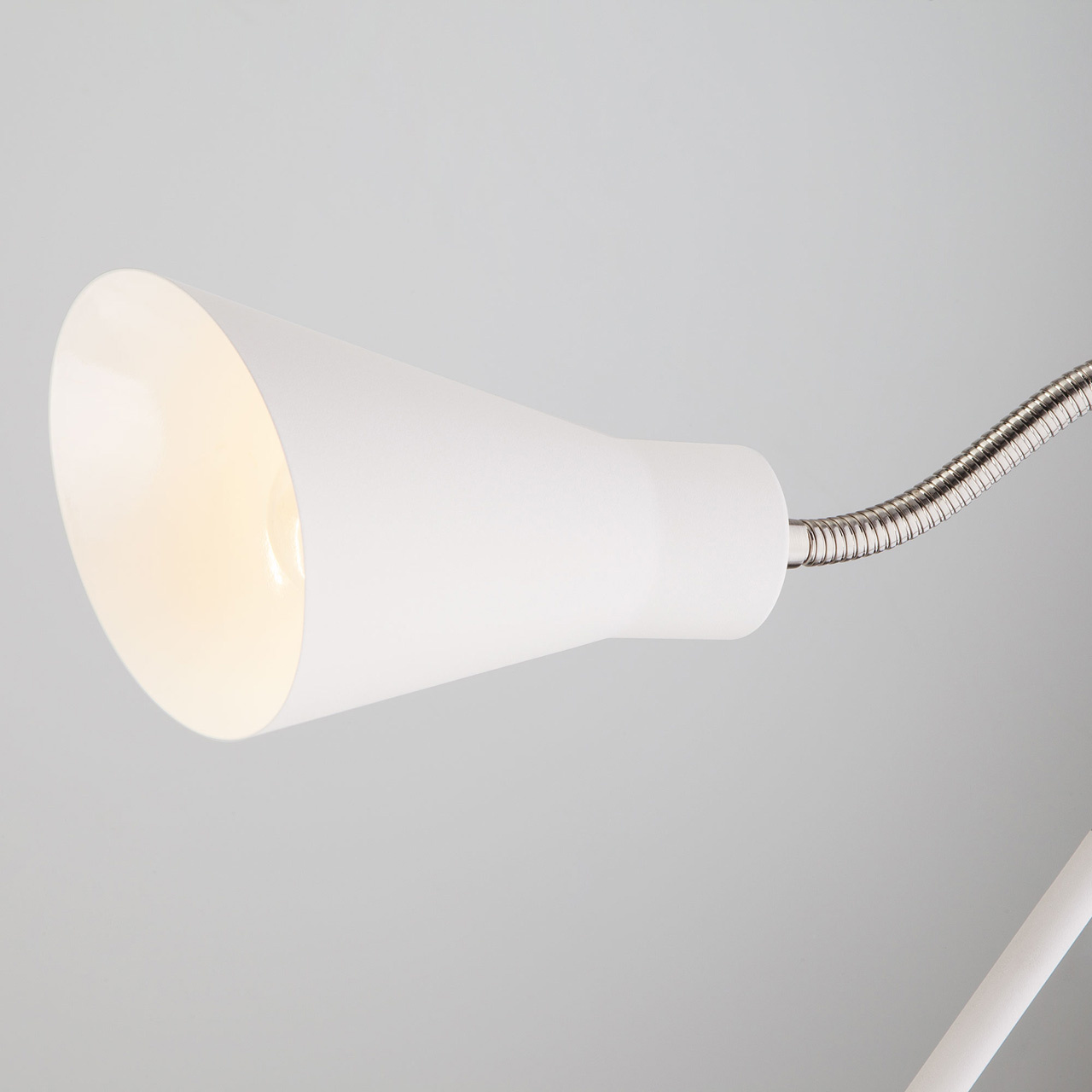 Торшер Eurosvet Pronto 01030/1 белый