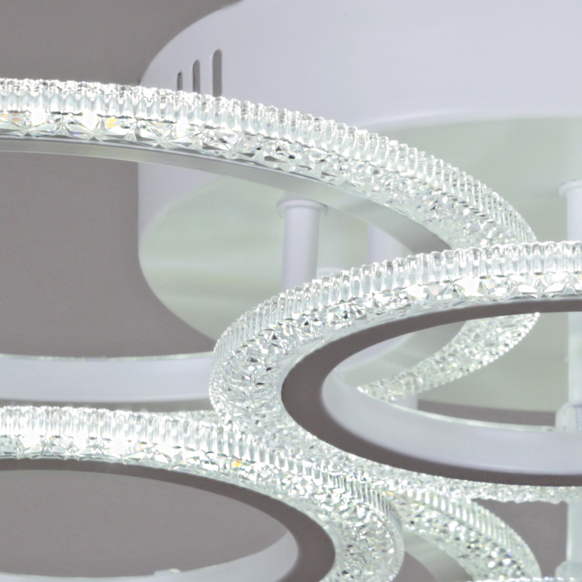 Потолочная люстра Reluce 08429-0.3-4+4A WH