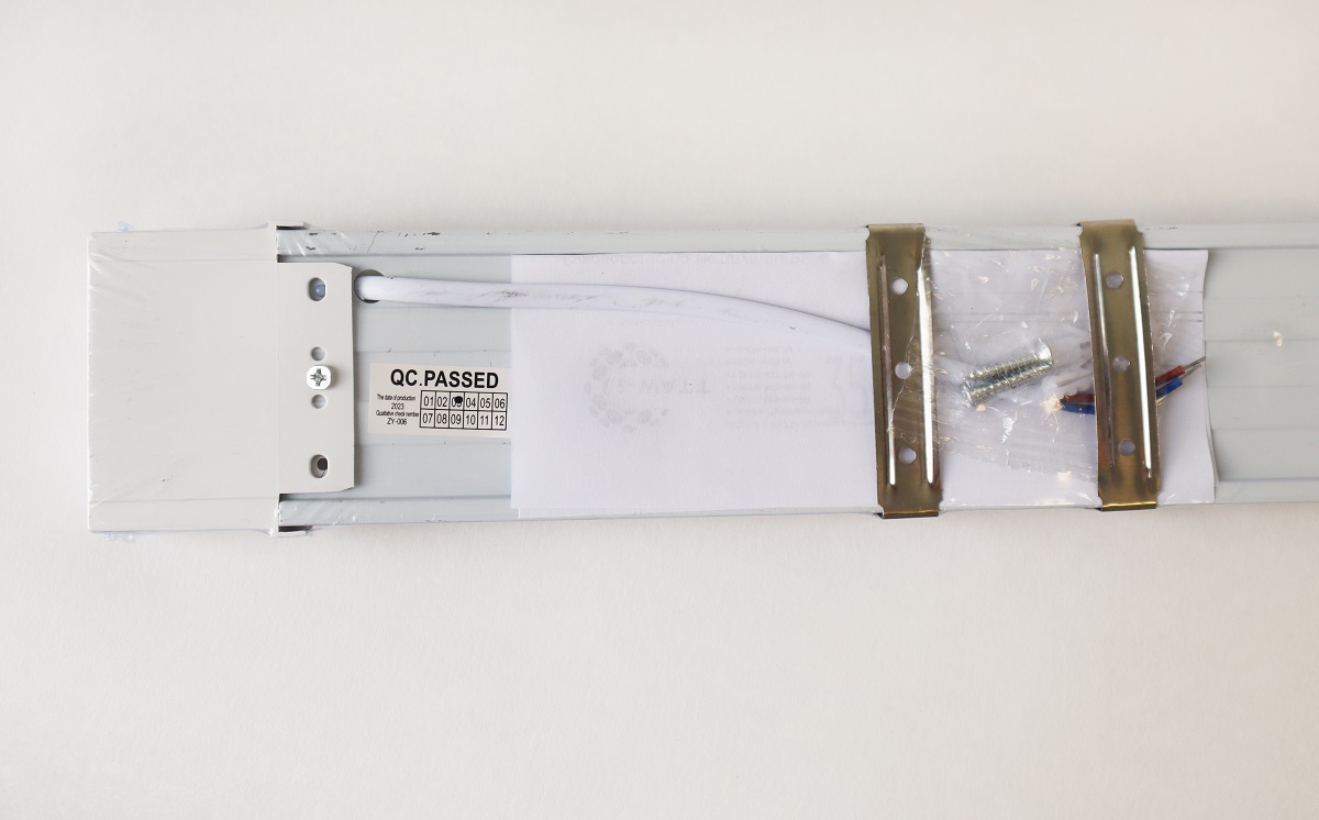 Линейный потолочный светильник i-Watt i-14114