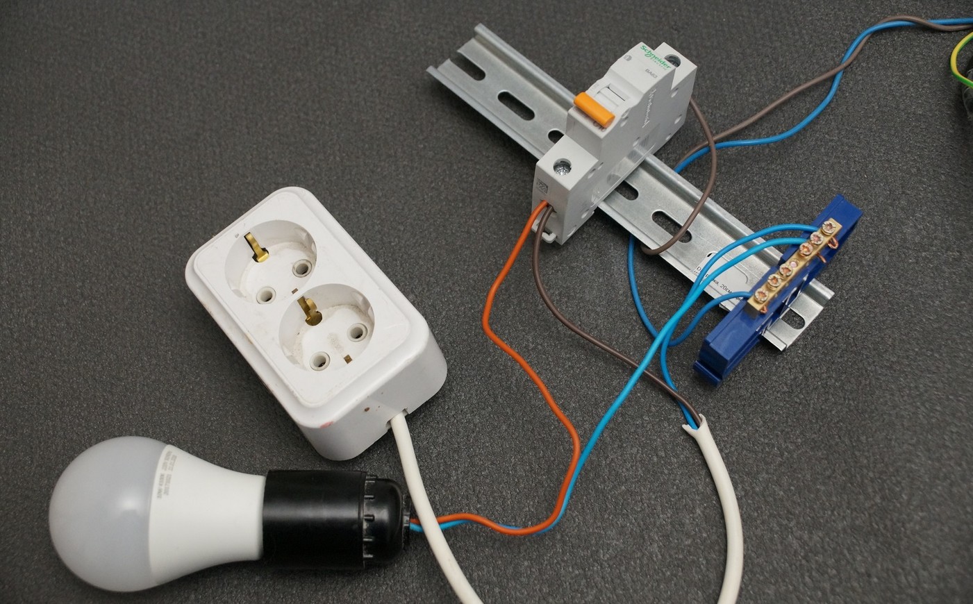 Подключение светильника к выключателю