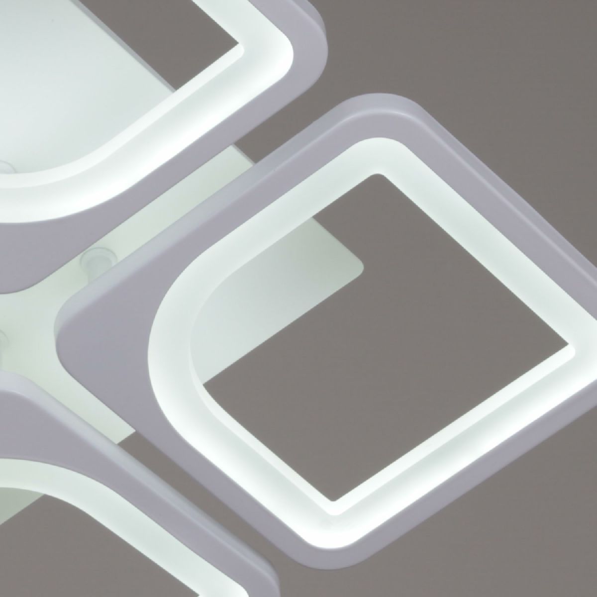 Потолочная люстра Reluce 11005-0.3-04B WH