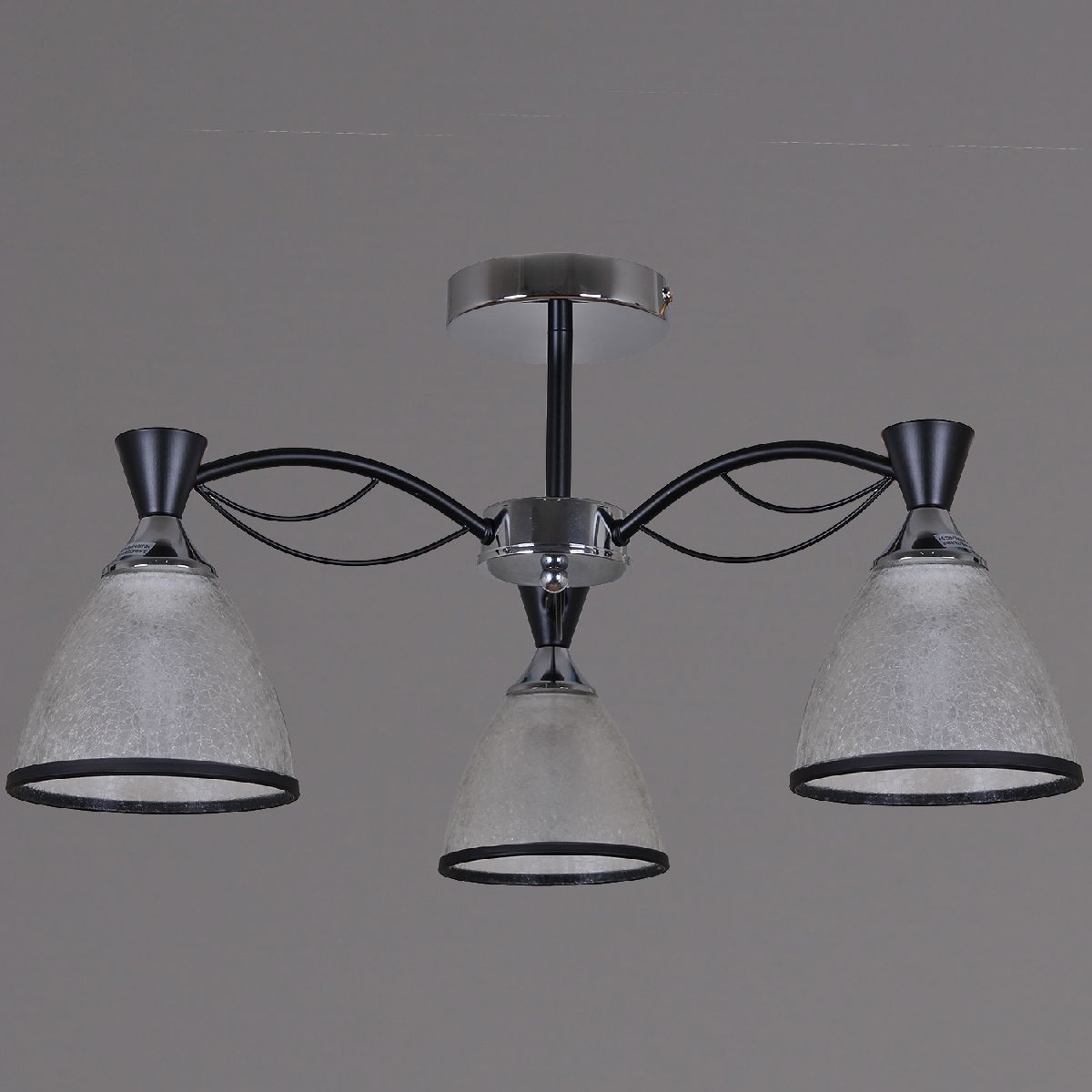 Люстра на штанге Reluce 70082-3.3-03 CR+BK