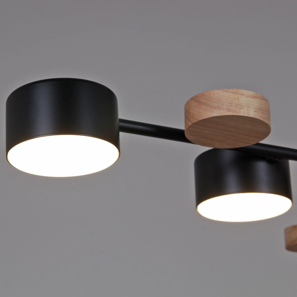 Люстра на штанге Reluce 03758-0.3-06 BK+WOOD GX53