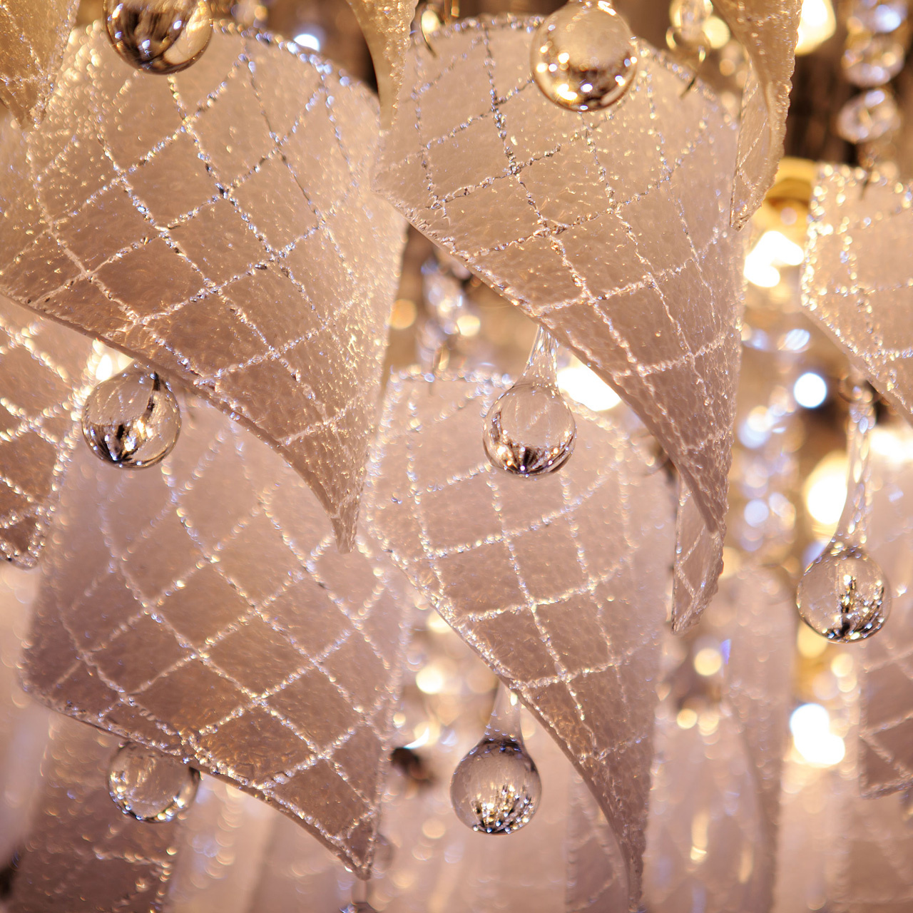 Потолочная люстра Eurosvet Cascade 80117/9 хром/белый