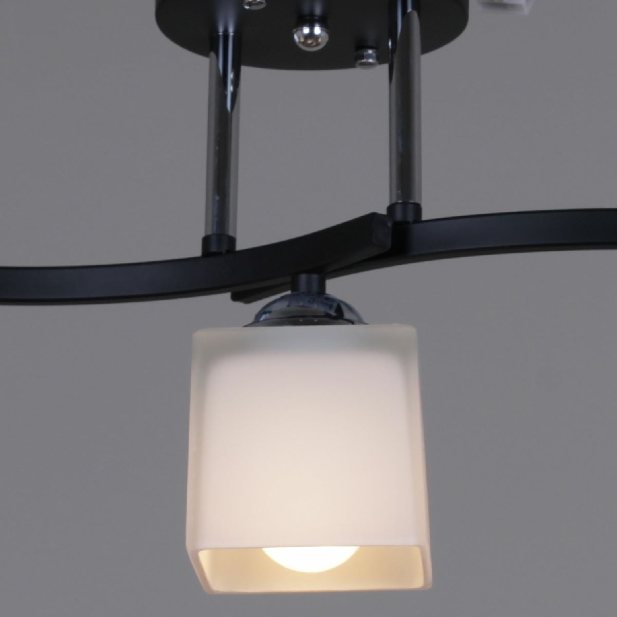 Потолочная люстра Reluce 03213-0.3-03