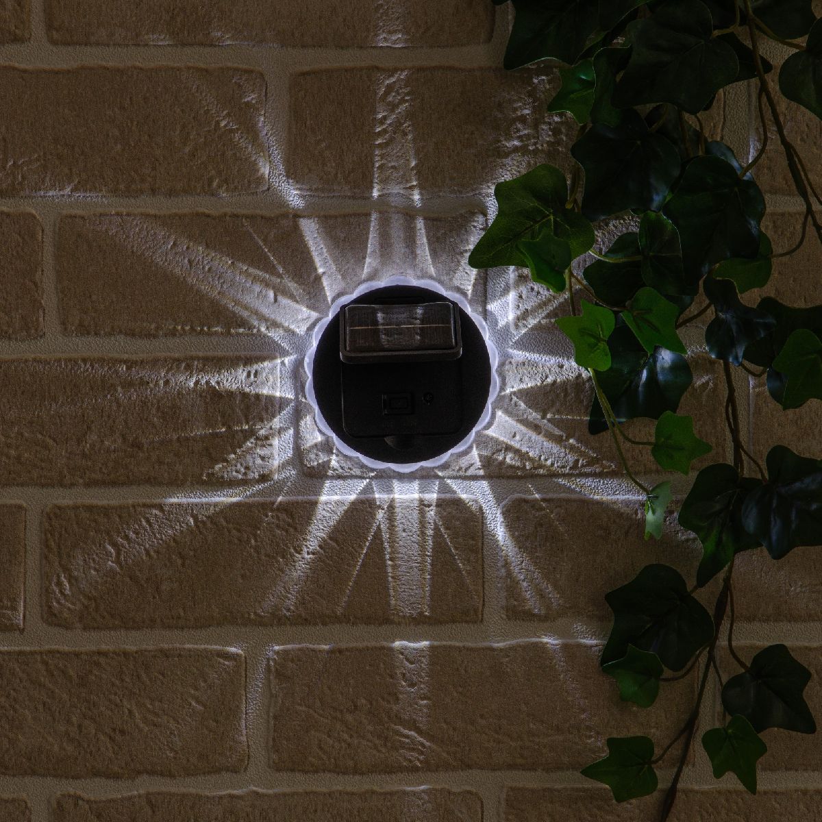 Светильник на солнечной батарее Uniel USL-F-157/PT060 RADIATE UL-00010434