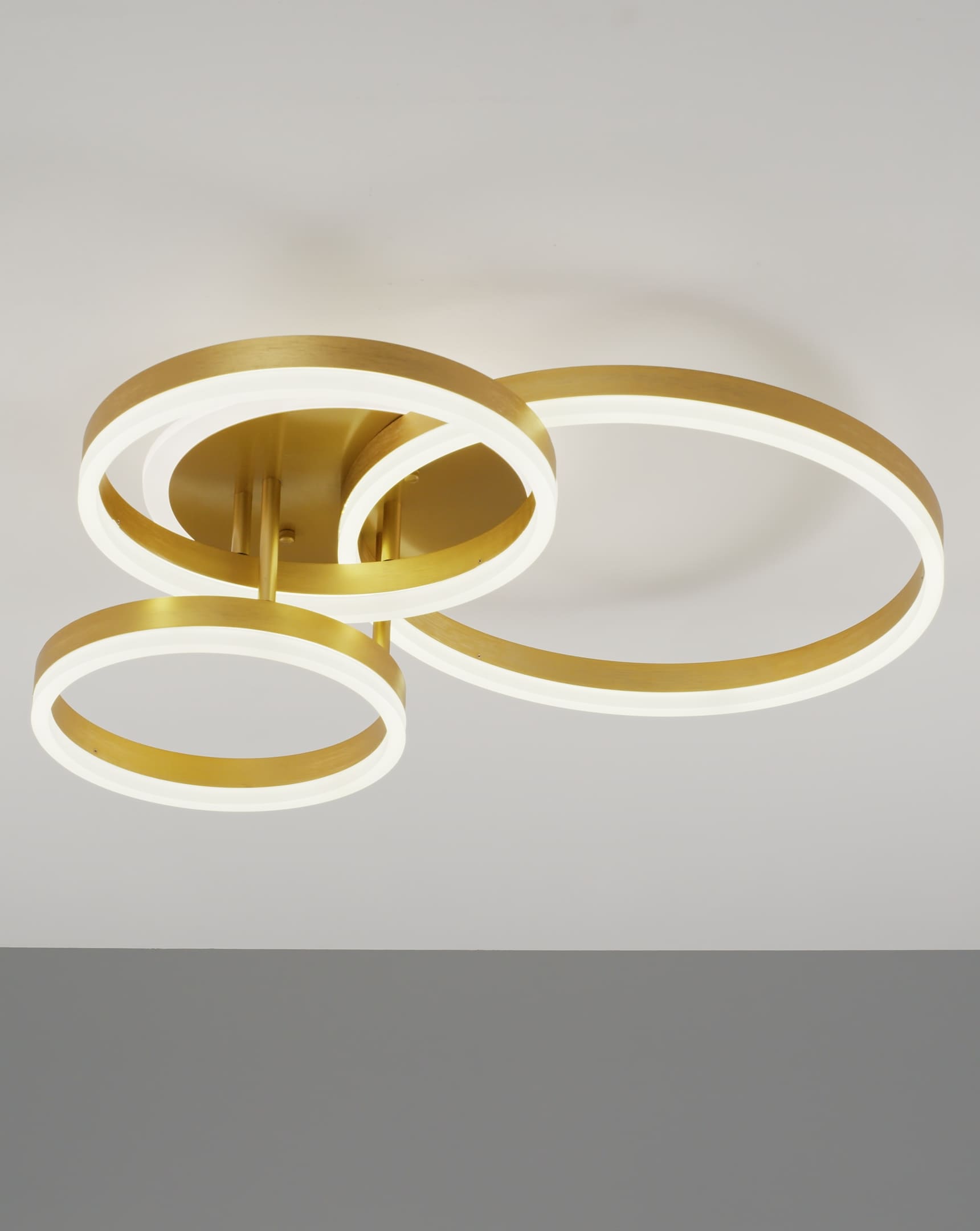 Потолочная светодиодная люстра Moderli Ave V10645-CL