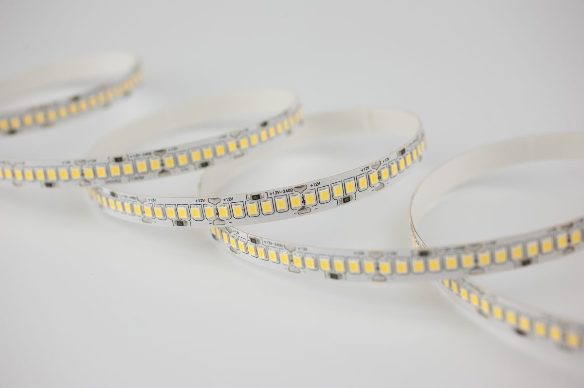 Светодиодная лента LEDS POWER 2835 240/м (21Вт/м) 12В холодная 008769