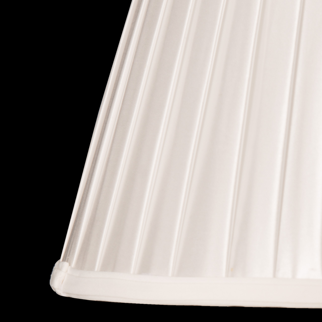 Настольная лампа Chiaro Оделия 619030501