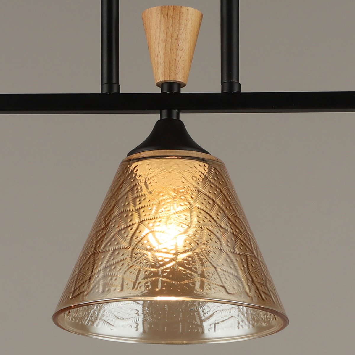 Люстра на штанге Reluce 04864-0.3-03 BK+WOOD