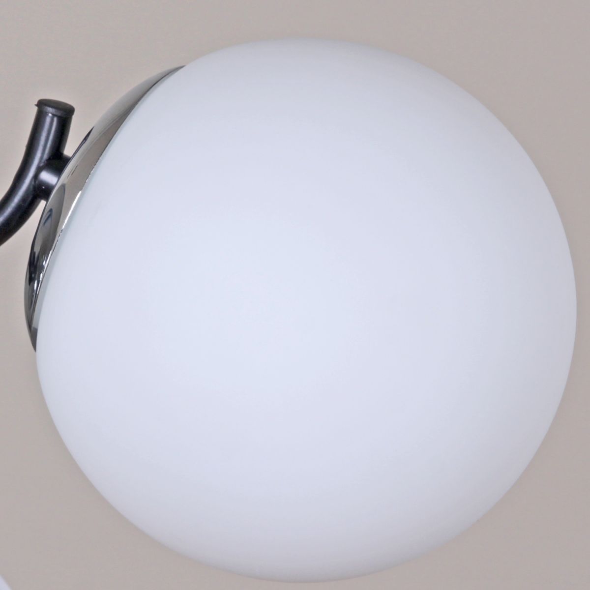 Потолочная люстра Reluce 02318-0.3-04 BK+CH