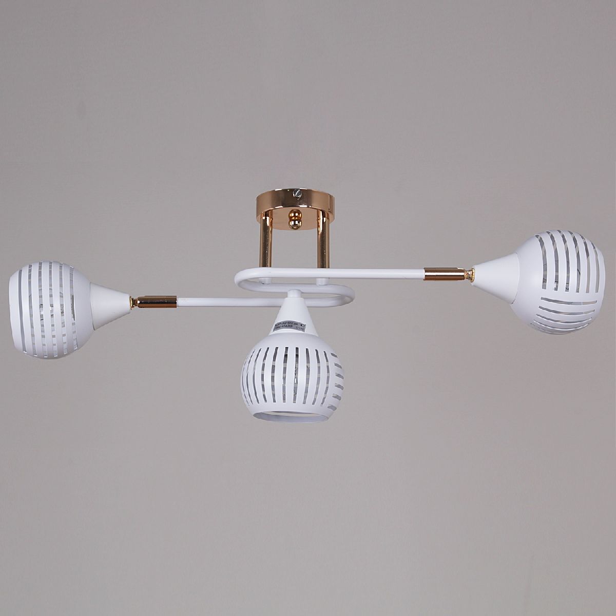 Потолочная люстра Reluce 70059-3.3-03 FG+WH