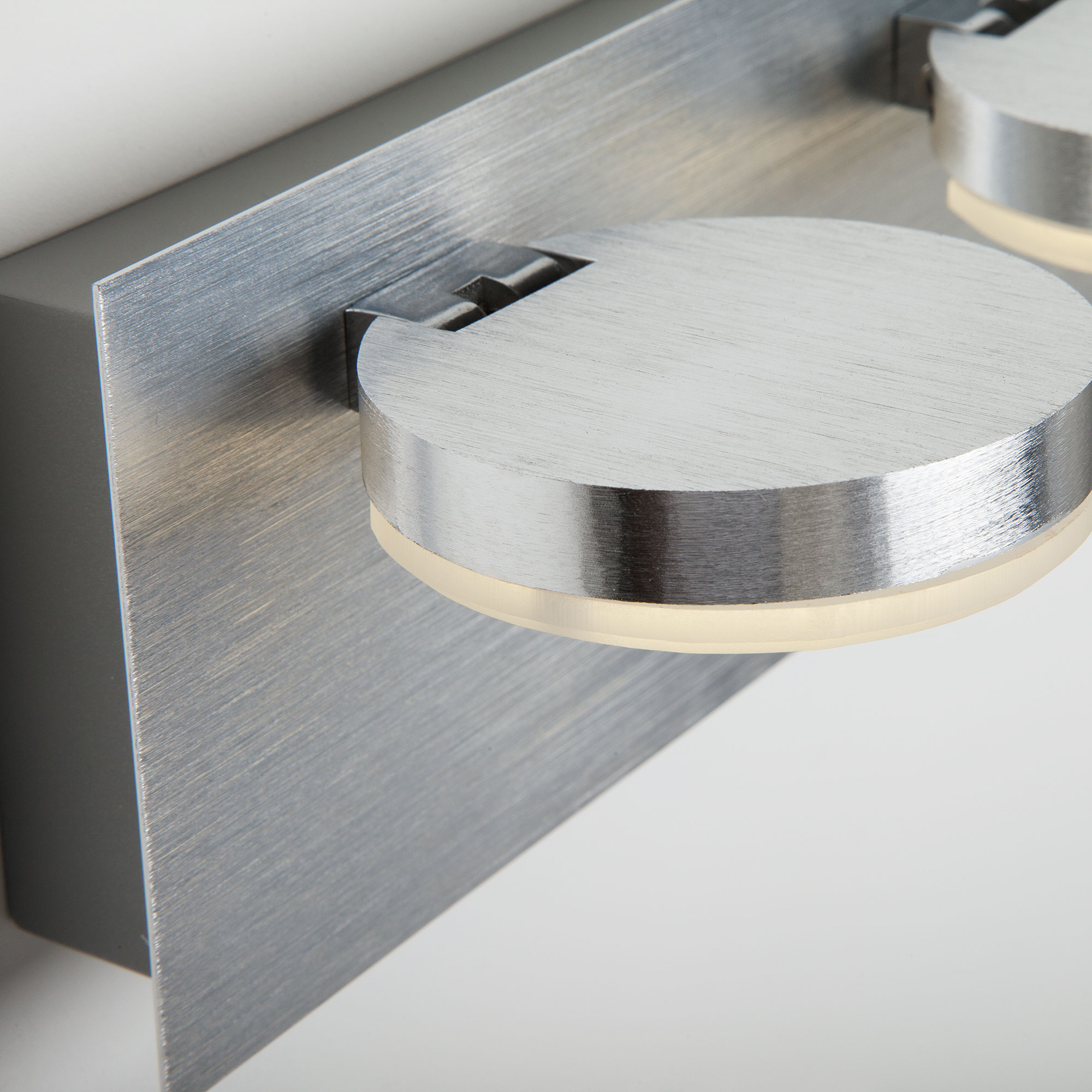 Настенный светодиодный светильник Eurosvet Cover 20004/3 алюминий