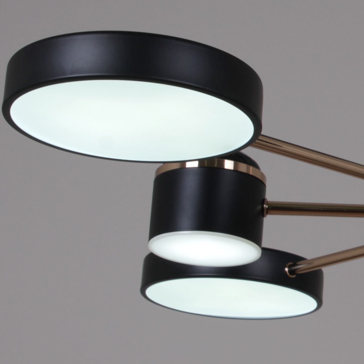 Люстра на штанге Reluce 13289-4.3-08 BK+GD CR