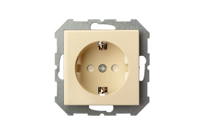 Розетка с заземлением и шторками Liregus Epsilon 28-0663