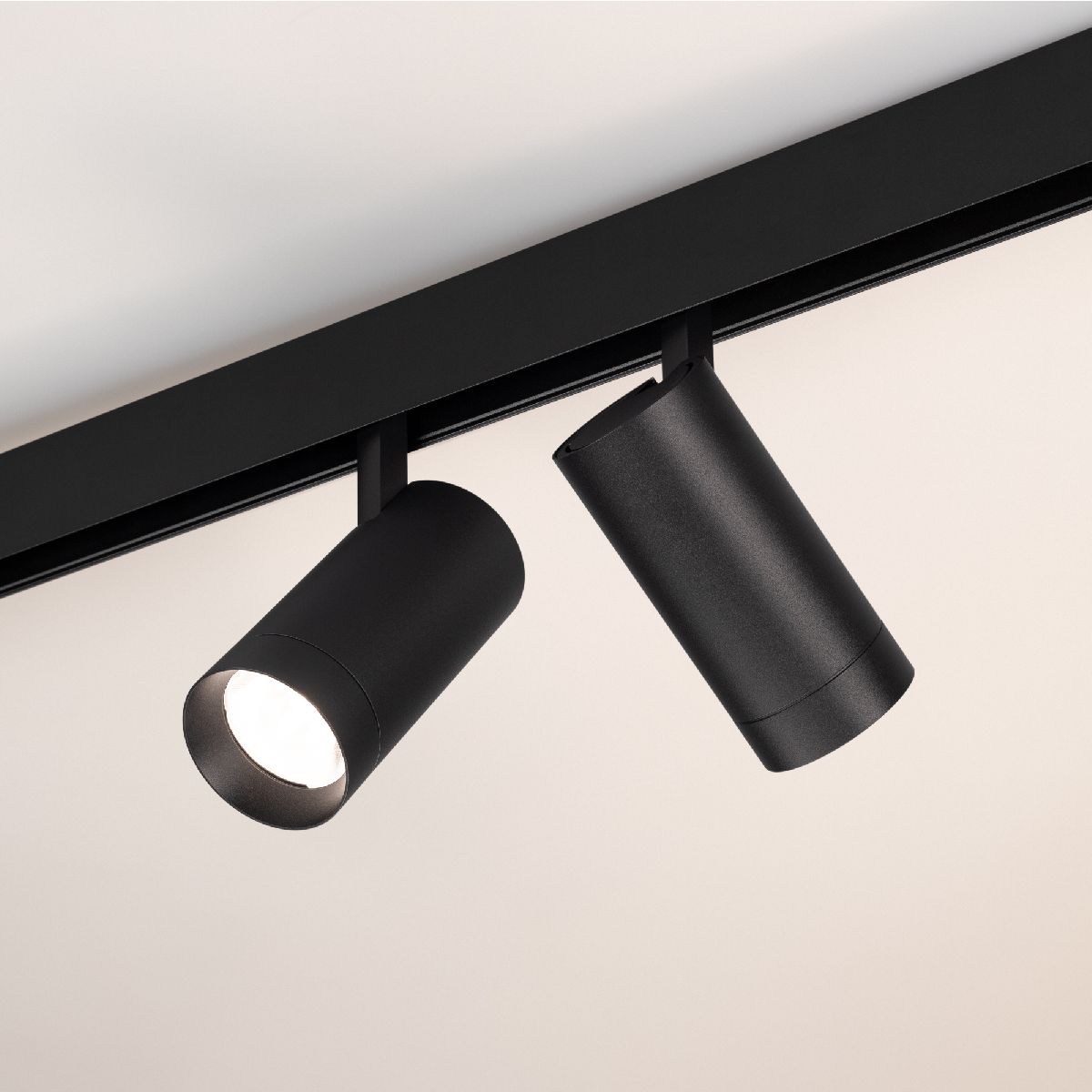 Трековый трехфазный светильник Arlight MAG-FLEX-SPOT-R65-20W Day4000 BK, 24 deg, 48V 037707