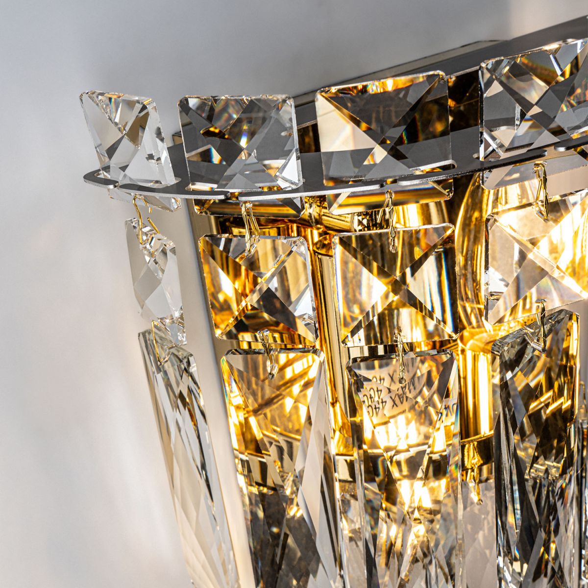 Настенный светильник Modelux ML.7084.230 GD