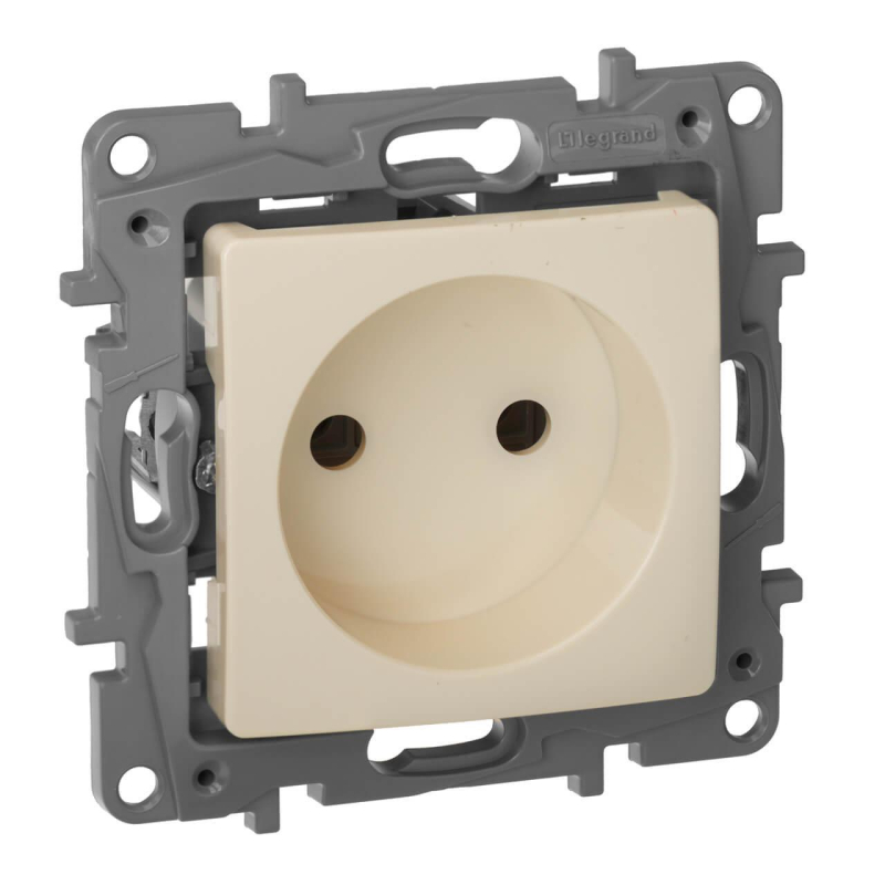 Розетка 2К Legrand Etika 16A 250V б/з винтовой зажим слоновая кость 672320