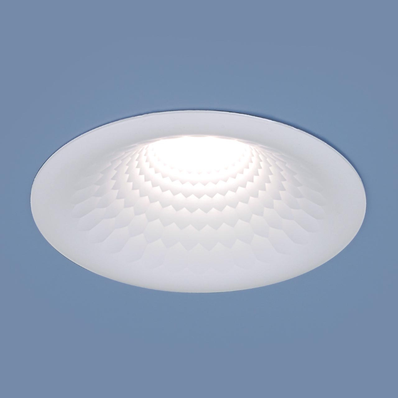 Встраиваемый светодиодный светильник Elektrostandard 9905 LED 7W WH белый 4690389119675