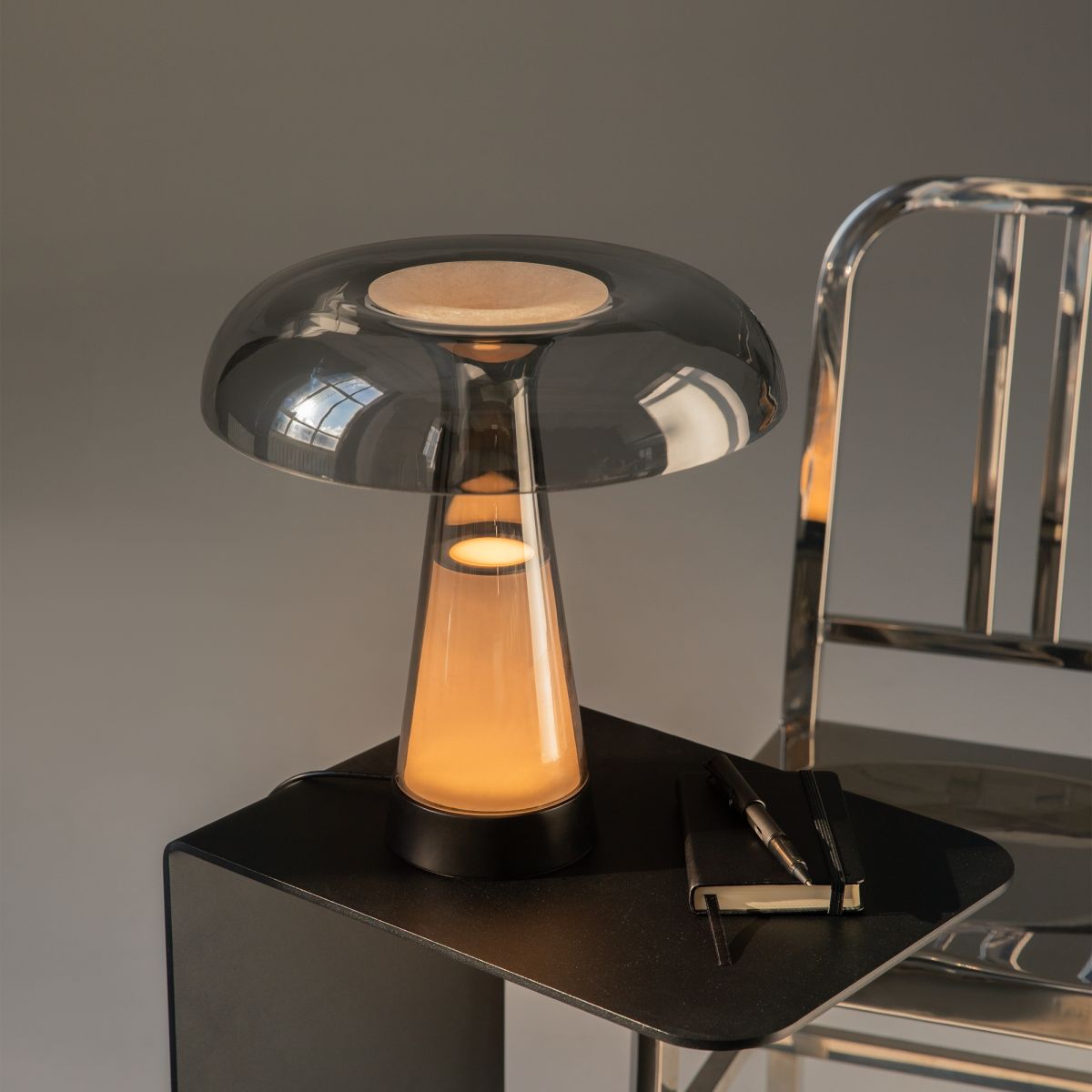 Настольная лампа Maytoni Artefact MOD484TL-L8BK