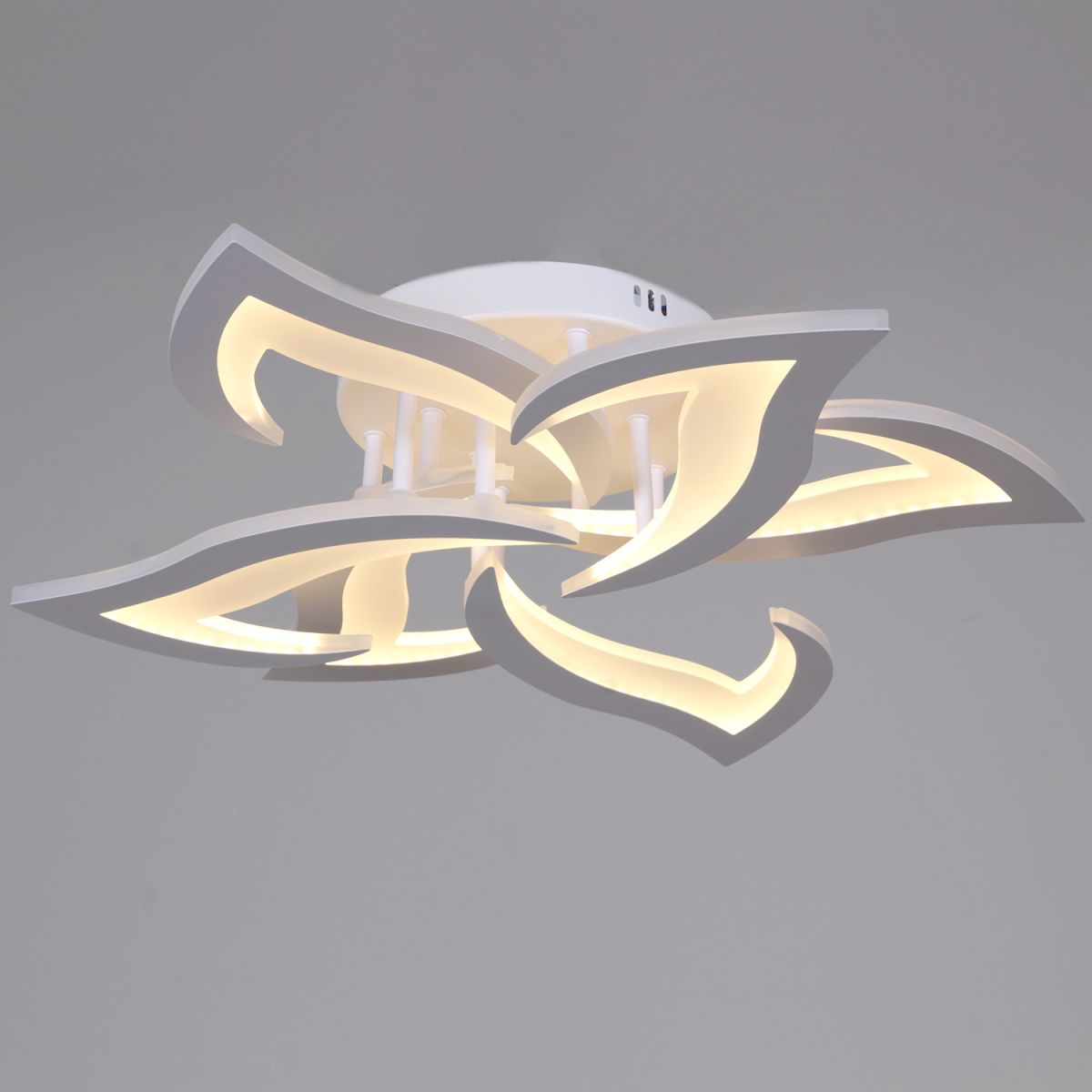 Потолочная люстра Reluce 20150-0.3-3+3 WH