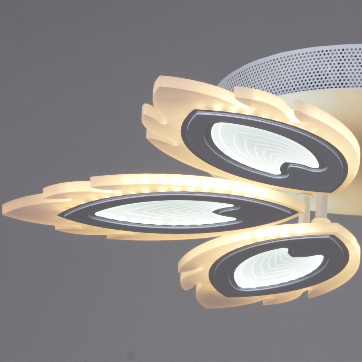 Потолочная люстра Reluce 05133-0.3-06 White