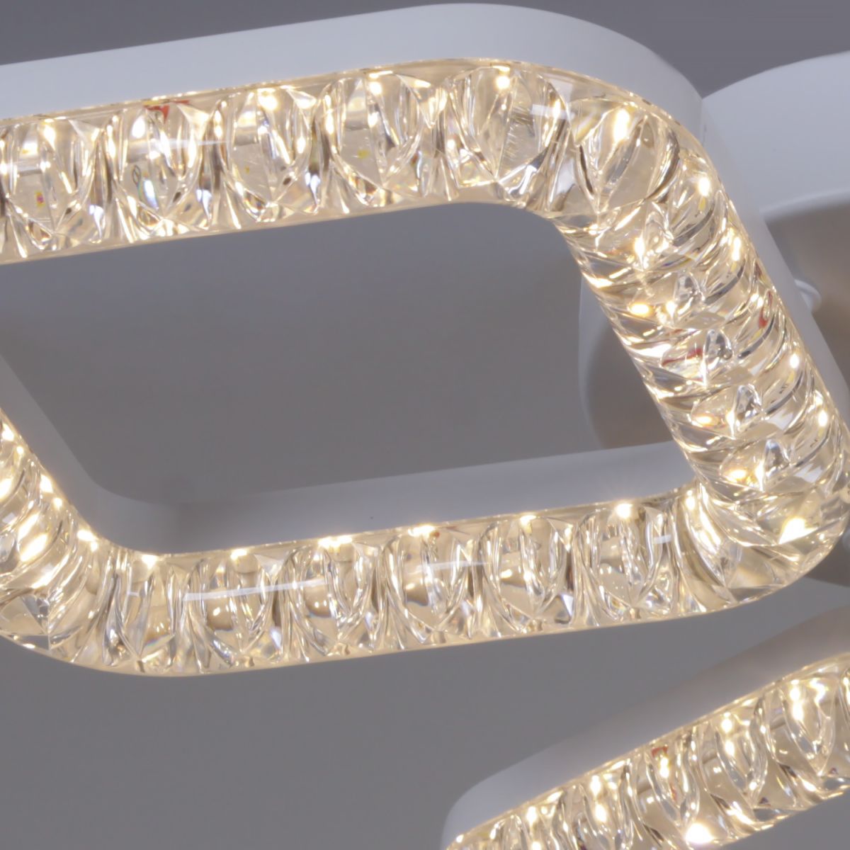 Потолочная люстра Reluce 09848-0.3-03A WH