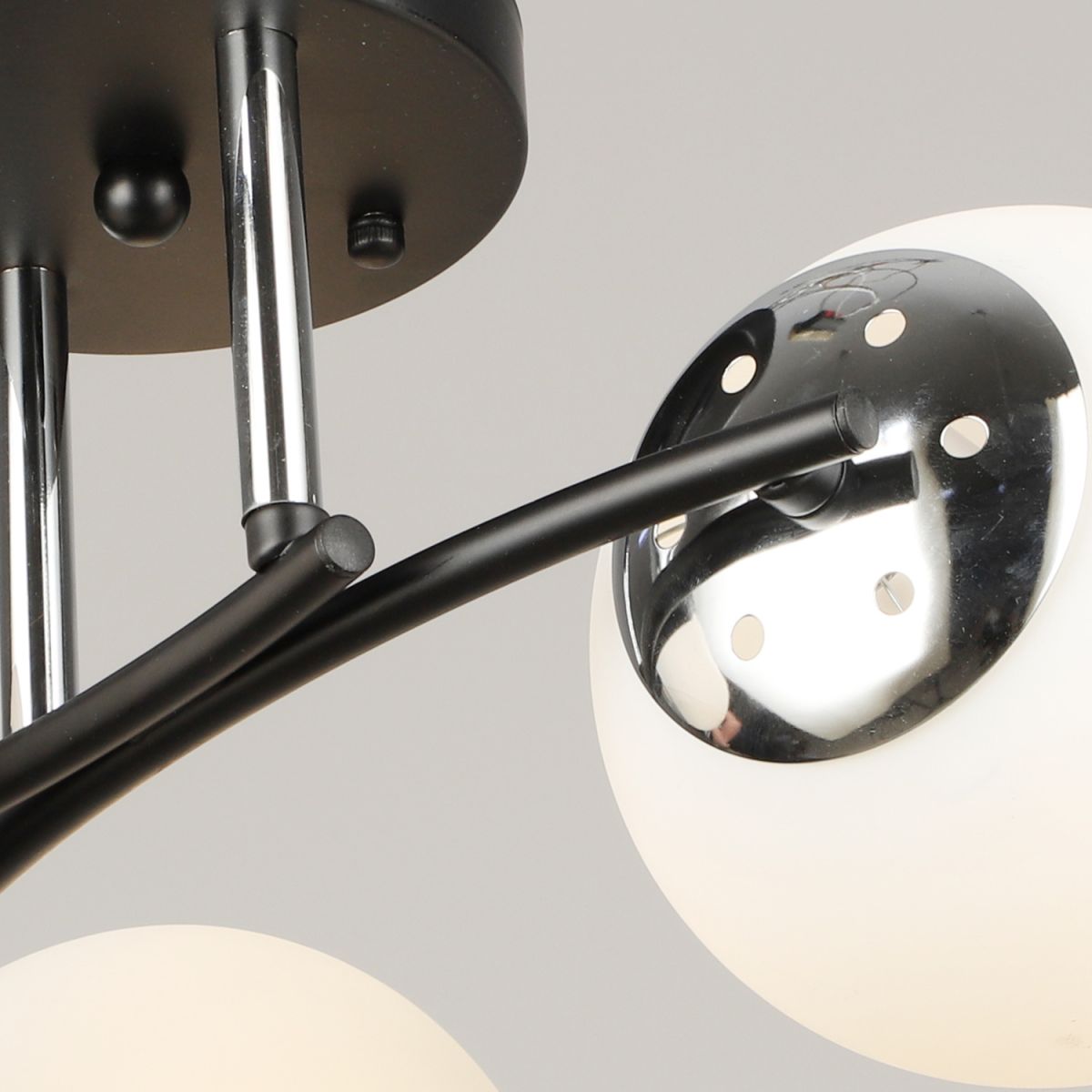 Потолочная люстра Reluce 02318-0.3-03 BK+CH