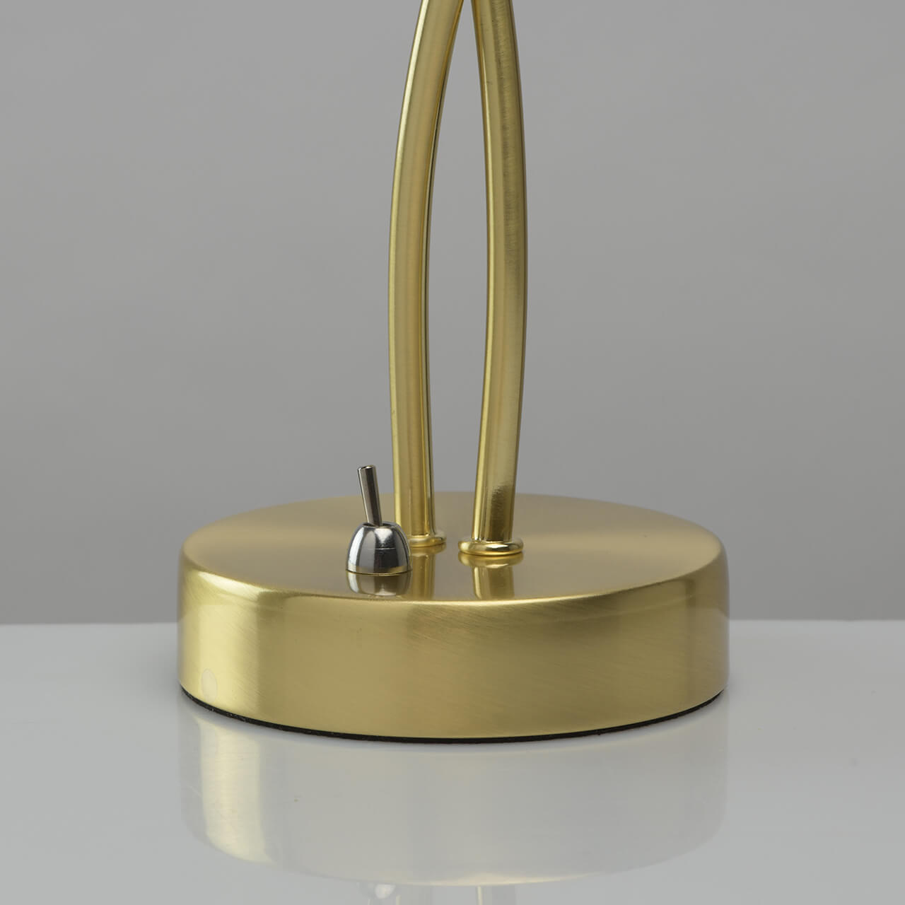 Настольная лампа De Markt Этингер 3 704031702