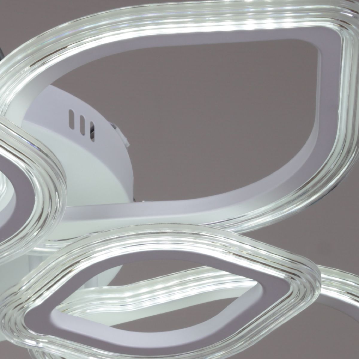 Потолочная люстра Reluce 09827-3.3-5+5 WH