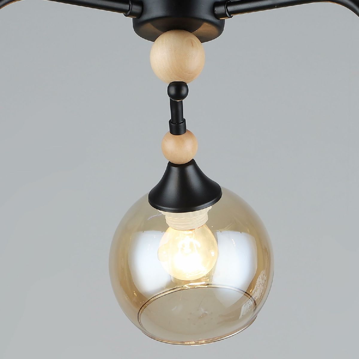 Потолочная люстра Reluce 05062-0.3-03 BK+WOOD