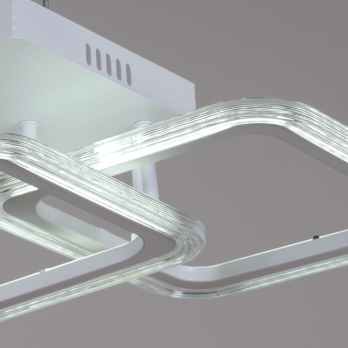 Потолочная люстра Reluce 09826-3.3-03 WH