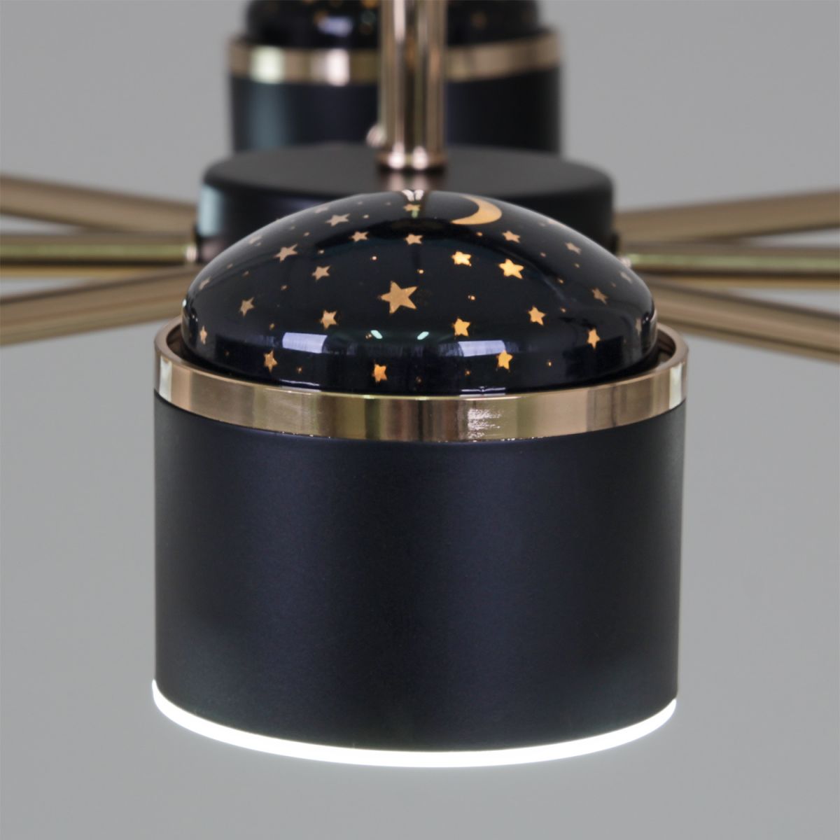 Люстра на штанге Reluce 13289-4.3-08 BK+GD CR