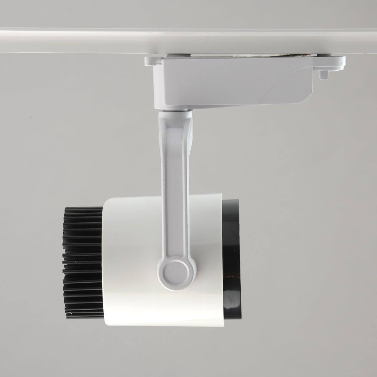 Трековый светодиодный светильник De Markt Трек-система 550010301