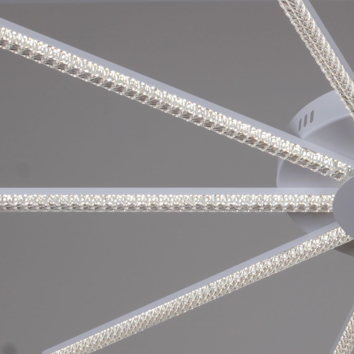 Потолочная люстра Reluce 06537-0.3-5+5 WH