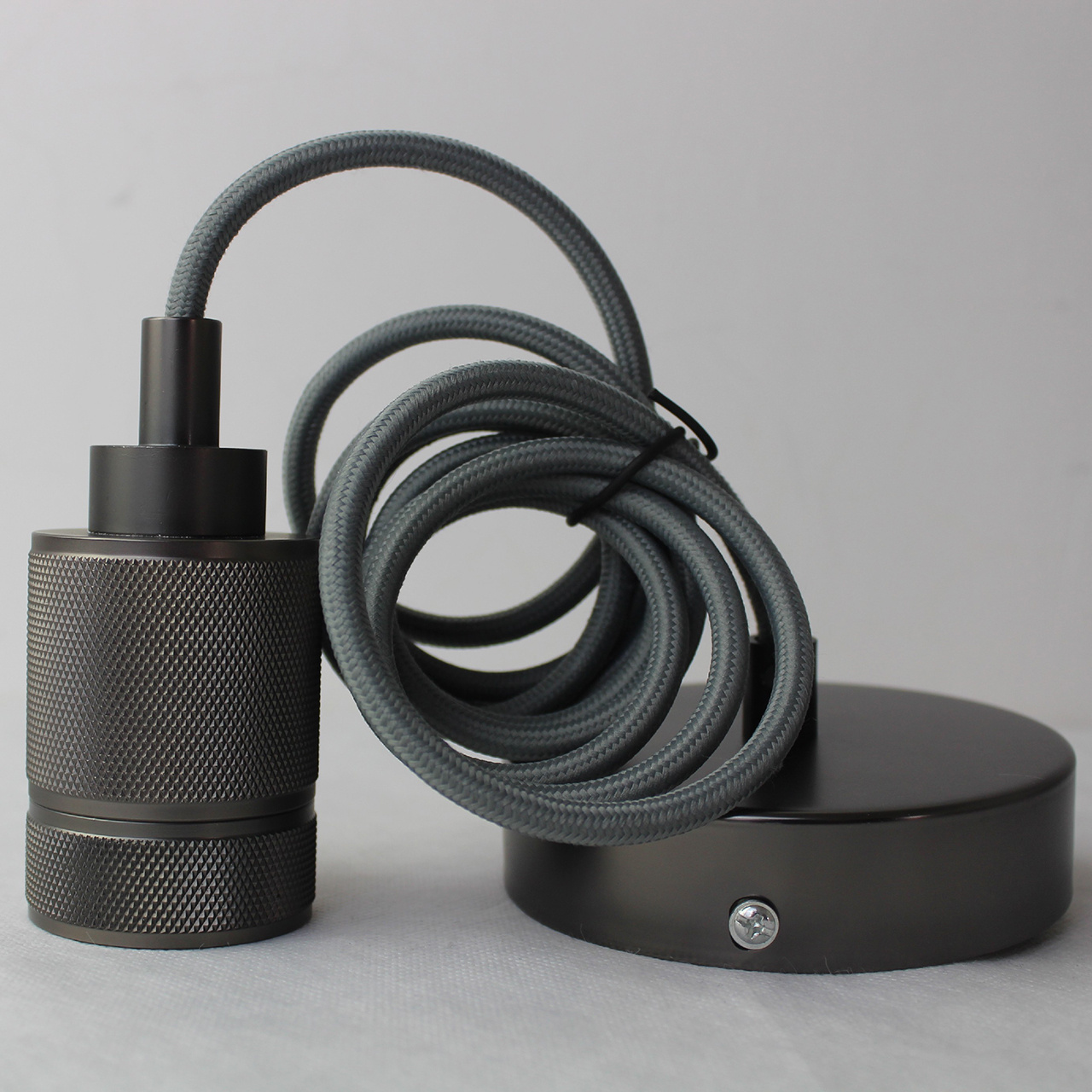 Ретро патрон с подвесом E27 Черный Sun Lumen 056-571