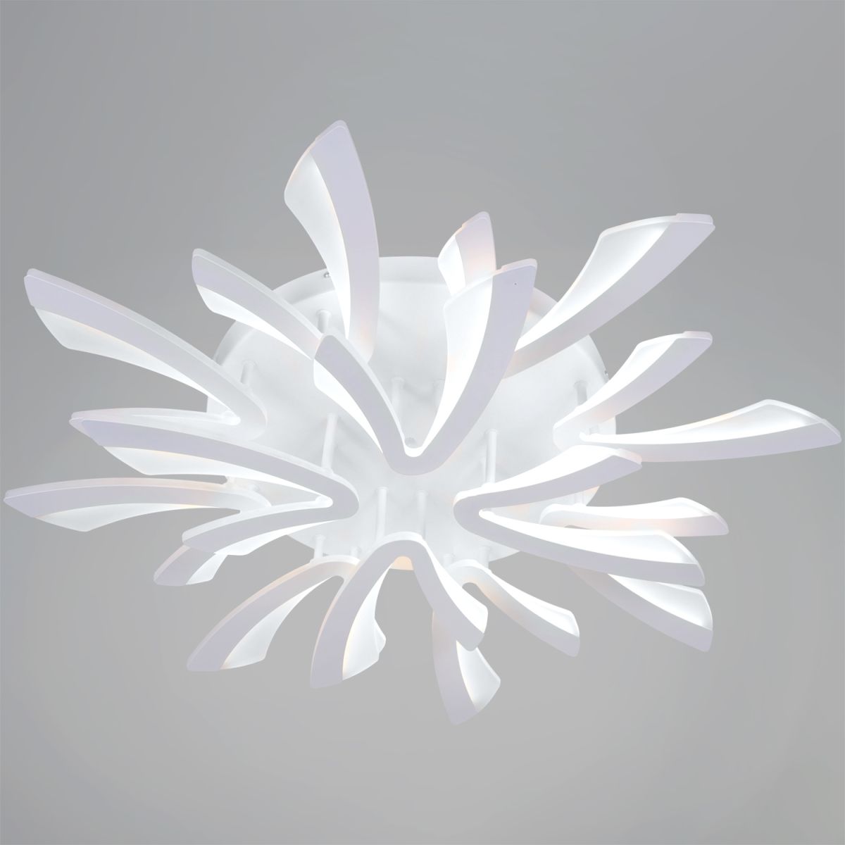 Потолочная люстра Reluce 59090-0.3-8+4 WH