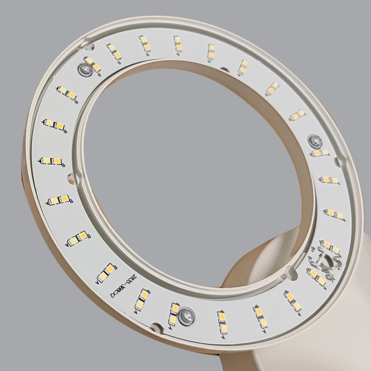 Потолочная люстра Reluce 09847-0.3-05A WH