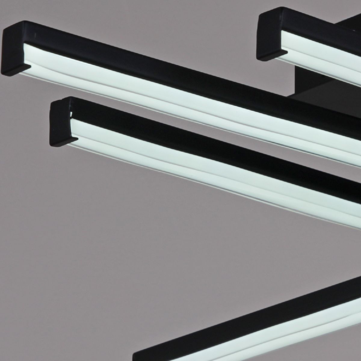 Потолочная люстра Reluce 01323-0.3-06 BK