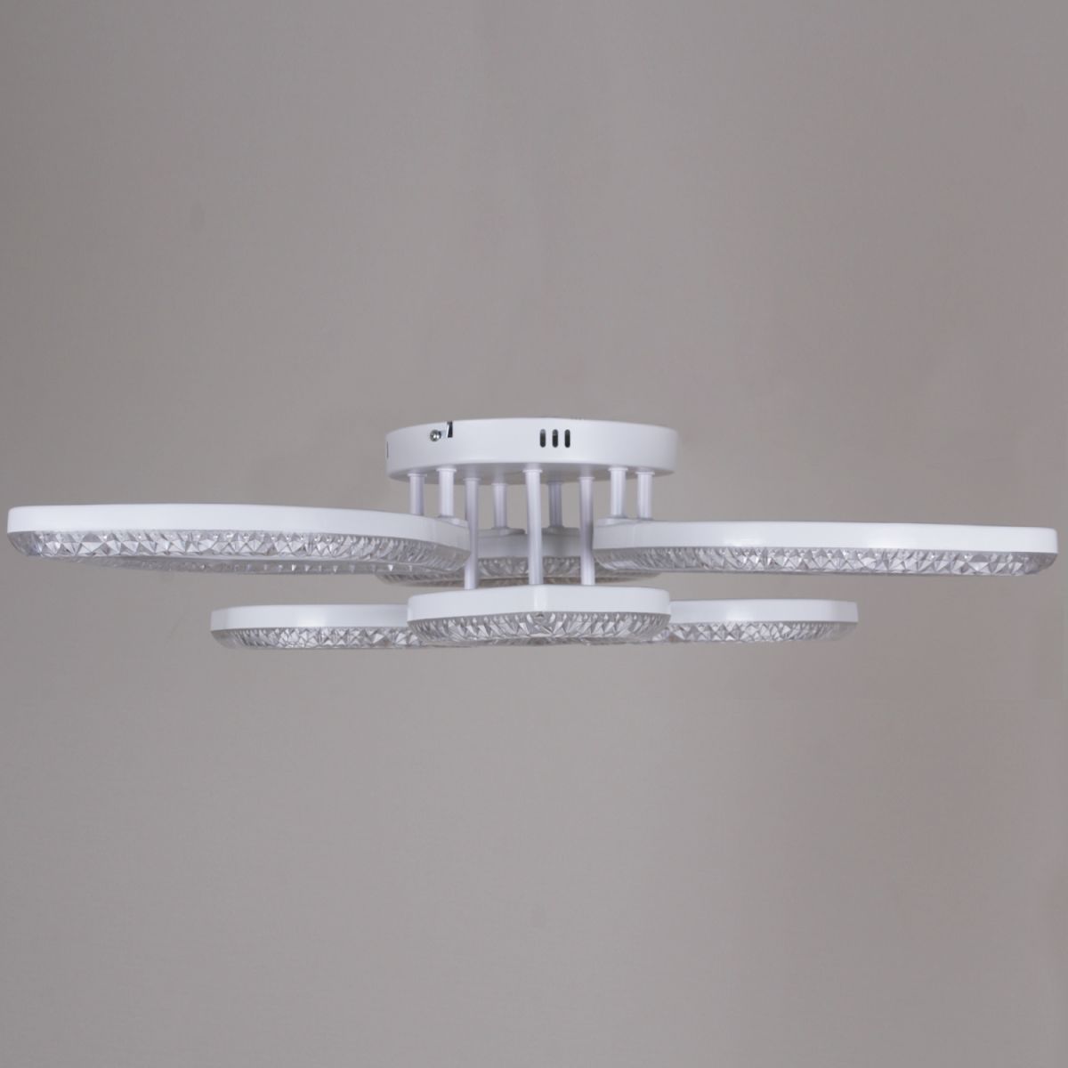 Потолочная люстра Reluce 28120-0.3-3+3C WH