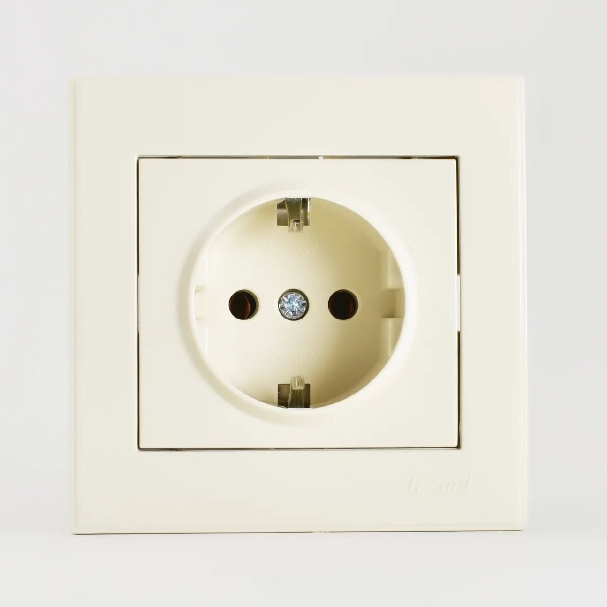 Розетка с/з Lezard Rain 703-0303-122