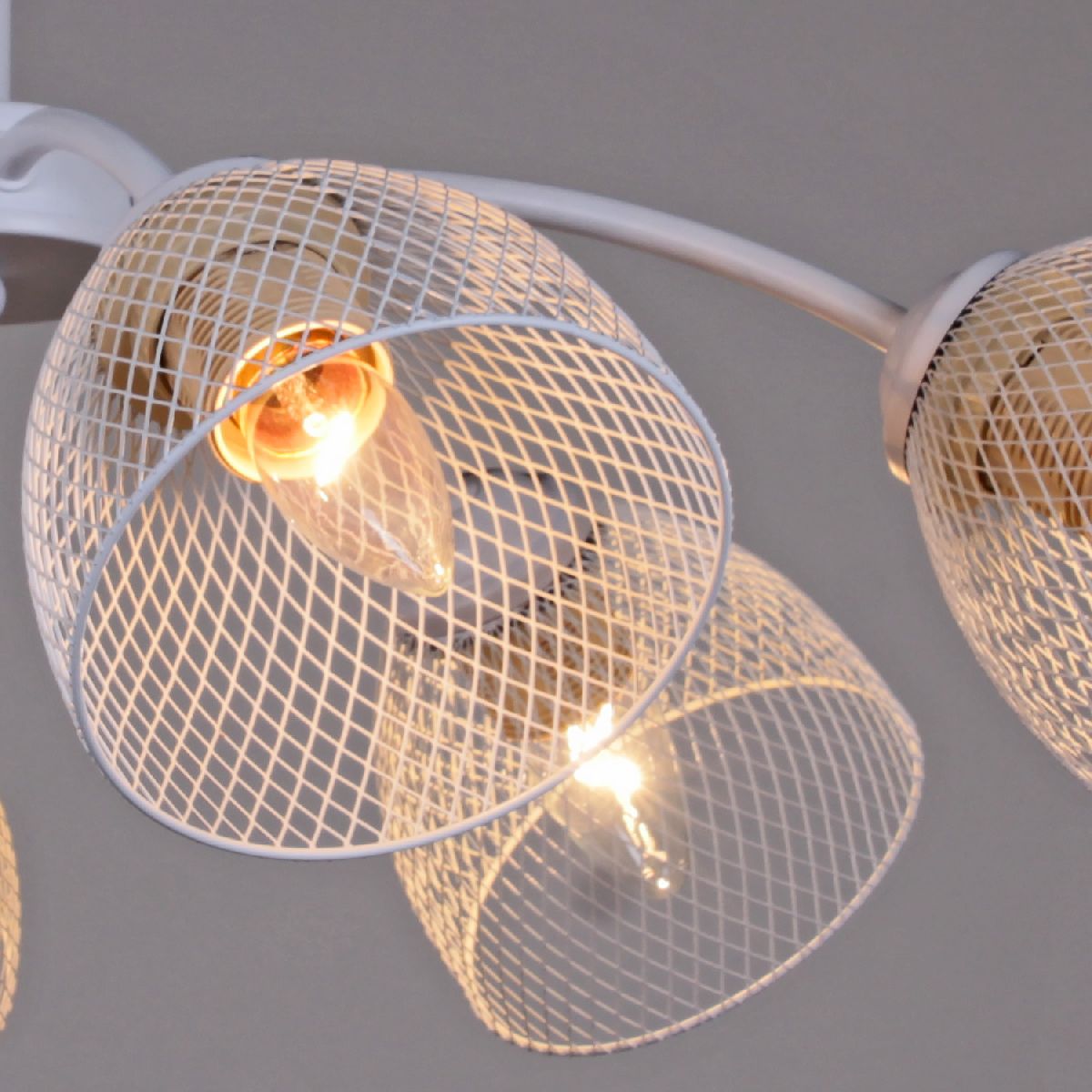 Люстра на штанге Reluce 01562-3.3-08B WH