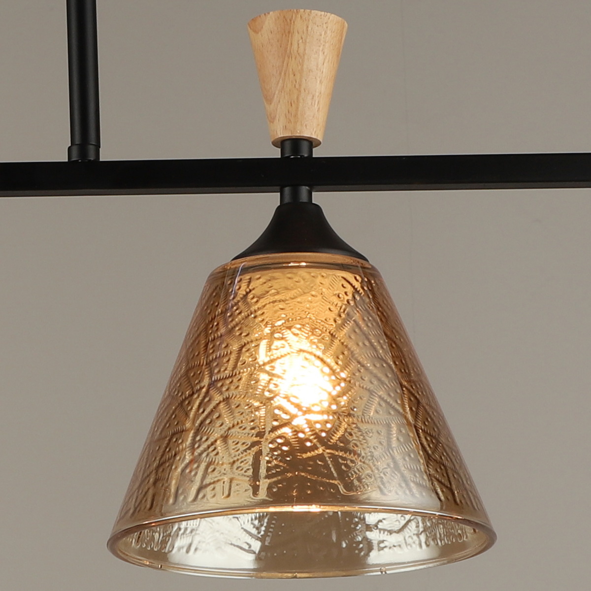 Люстра на штанге Reluce 04864-0.3-04 BK+WOOD