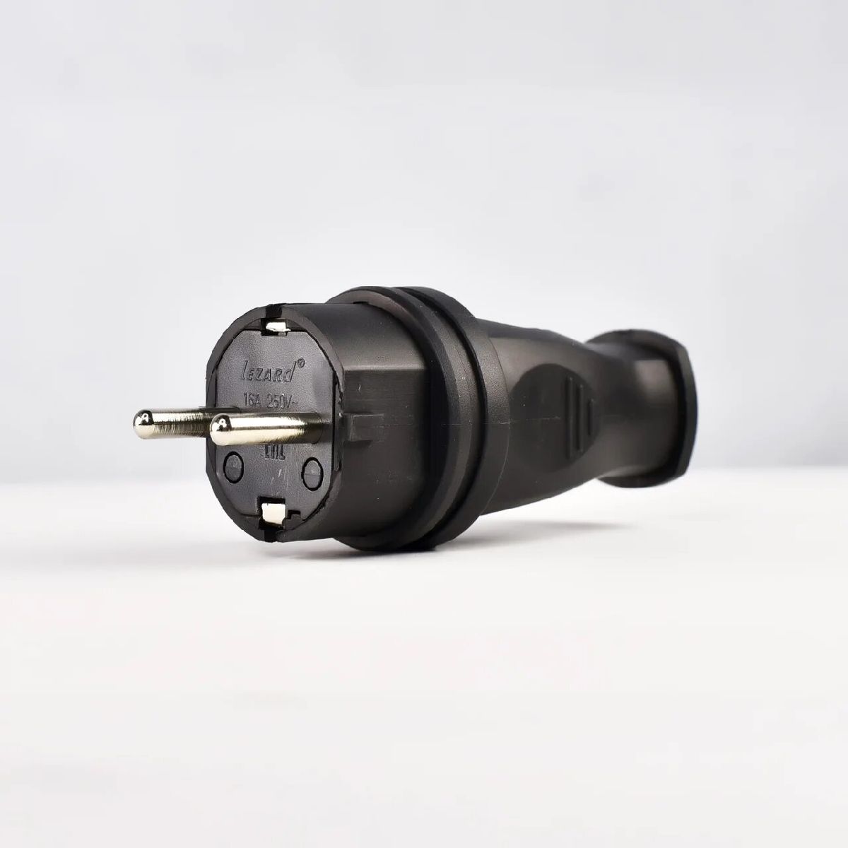 Вилка однофазная Lezard Каучук 106-0400-0105/105