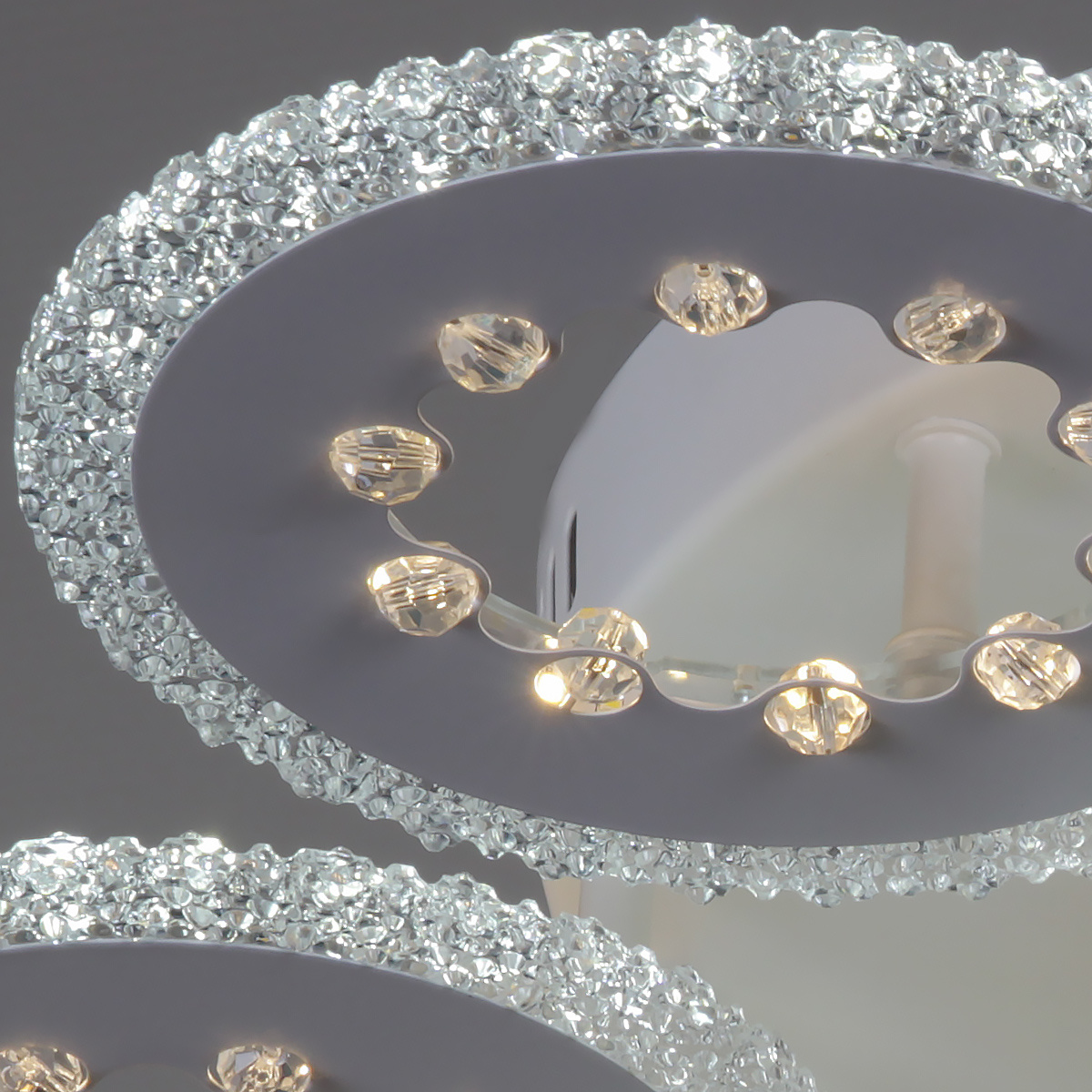 Потолочная люстра Reluce 08451-0.3-6+1A WH