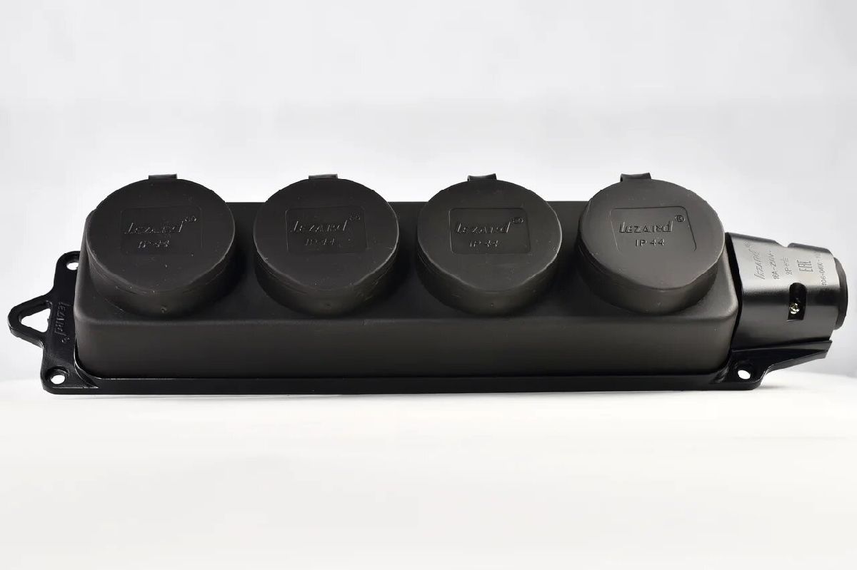 Розетка наружная четырехместная с заглушками Lezard Каучук 106-0400-0107/107