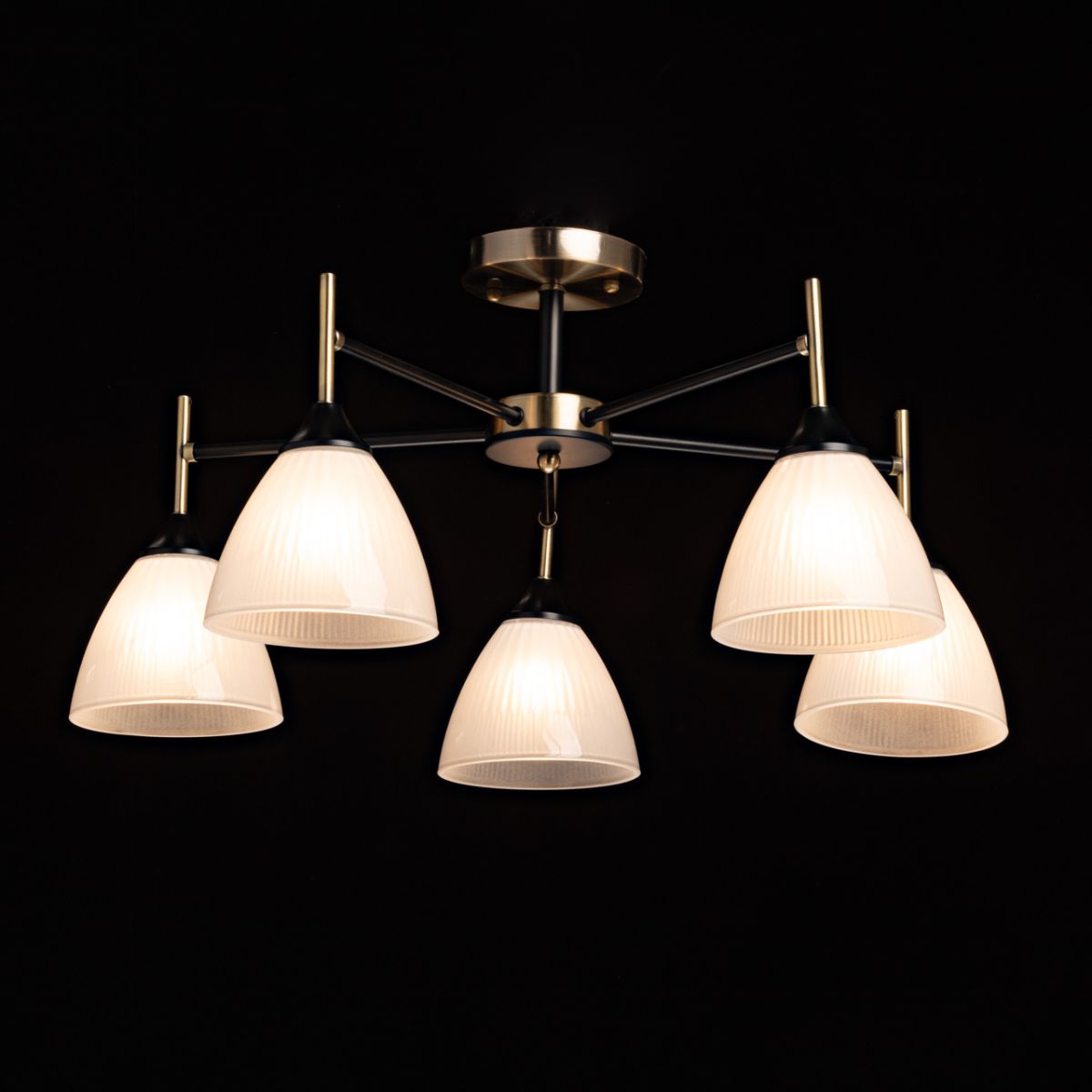 Люстра на штанге De Markt City Дэла 116010405