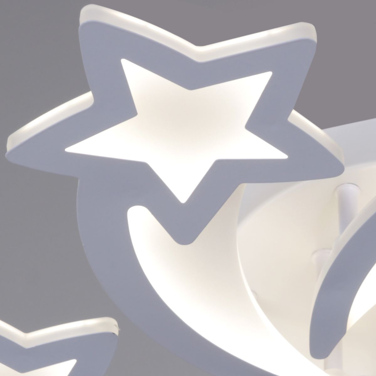 Потолочная люстра Reluce 01150-0.3-05 WH